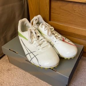 oasics | white and green running spikes